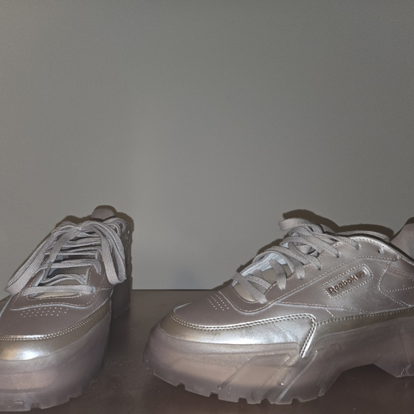 Cardi B Reebok Rose Gold size 9.5 - Picture 6 of 8